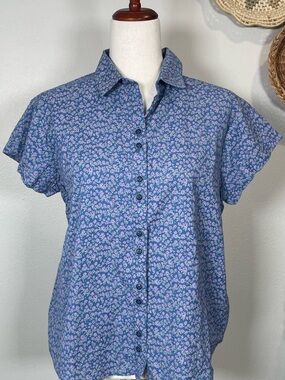 Old Ranch Floral Button Up Blouse Shirt Size Medium Blue & Pink Floral Print Top